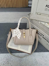 حقيبة يد نسائية كبيرة الحجم لون اوف وايت بشريط ستان بها حزام قابل للتعديل - KSA